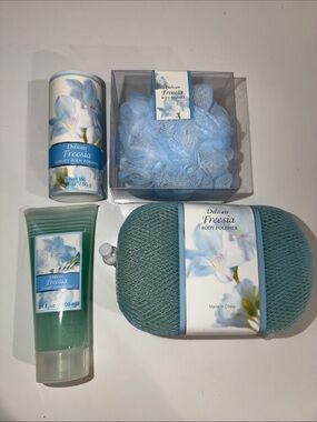 Luxury Bath & Body Set - Light Blue